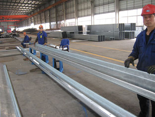 China Purlins de aço galvanizados seção Comum-usados de C e de Z para os revestimentos do telhado e do lado do reparo fornecedor